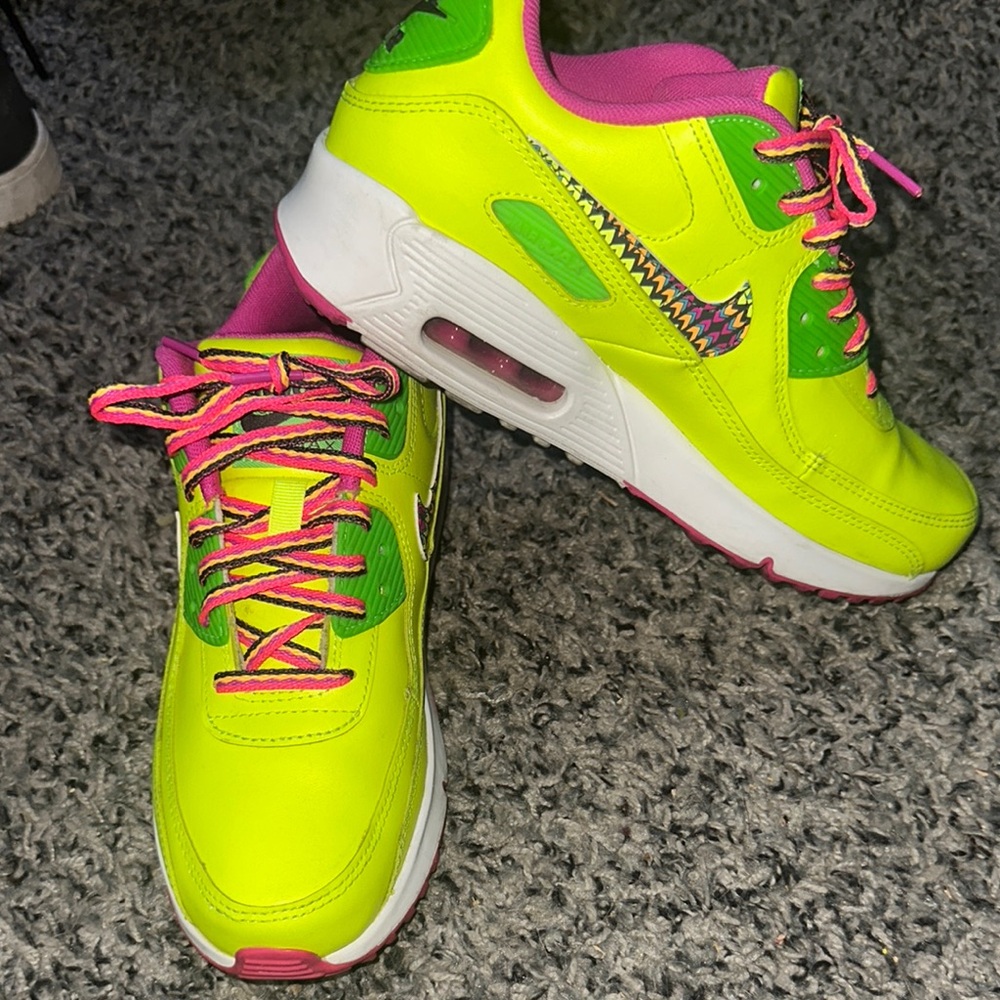 Nike Air Max 90 Leather Volt Fire Pink. Size 5 youth. In great condition!